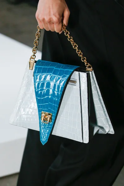 Look 25